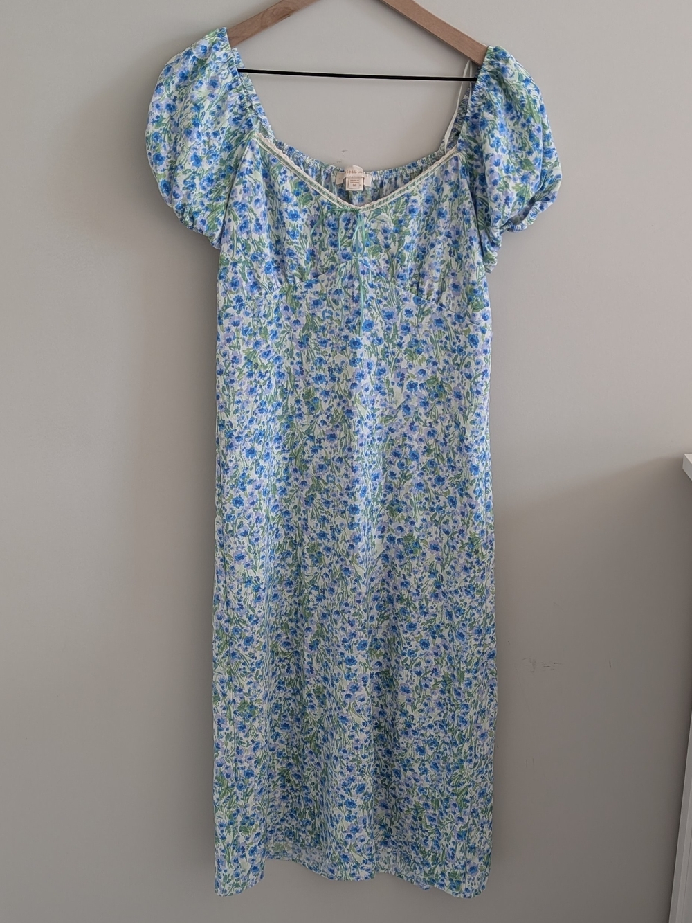 NWOT Monteau Blue Floral Puff Sleeve Midi Dress